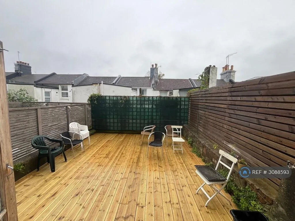 5 bedroom terraced house for rent