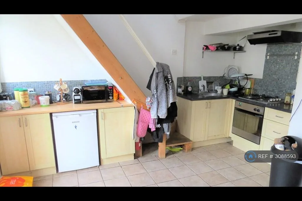 5 bedroom terraced house for rent