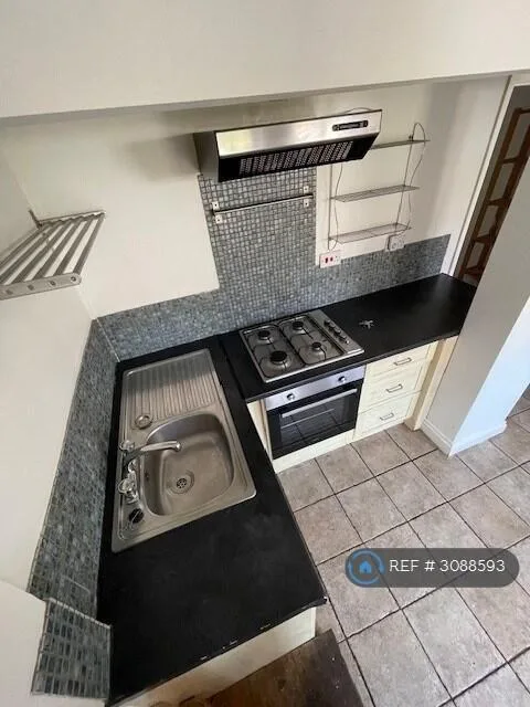 5 bedroom terraced house for rent