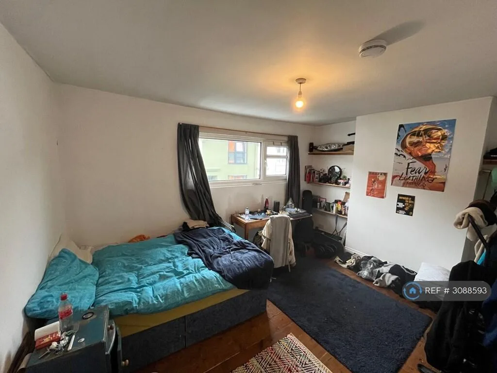 5 bedroom terraced house for rent