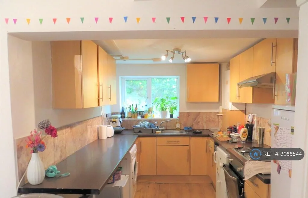 5 bedroom terraced house for rent