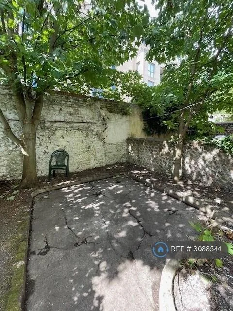 5 bedroom terraced house for rent