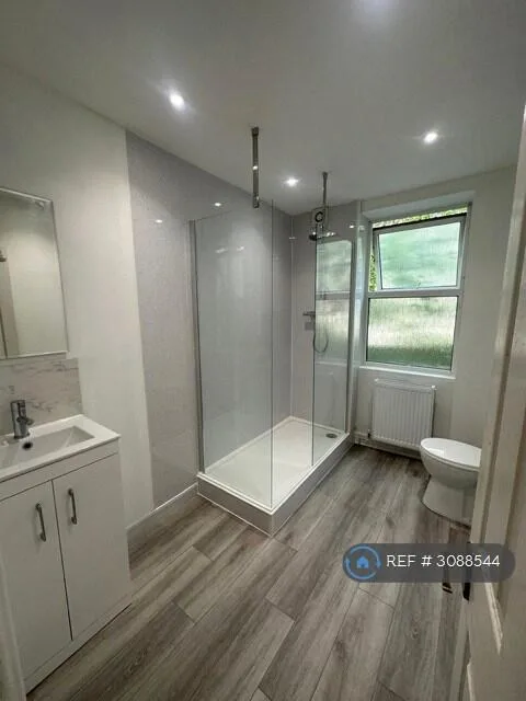 5 bedroom terraced house for rent