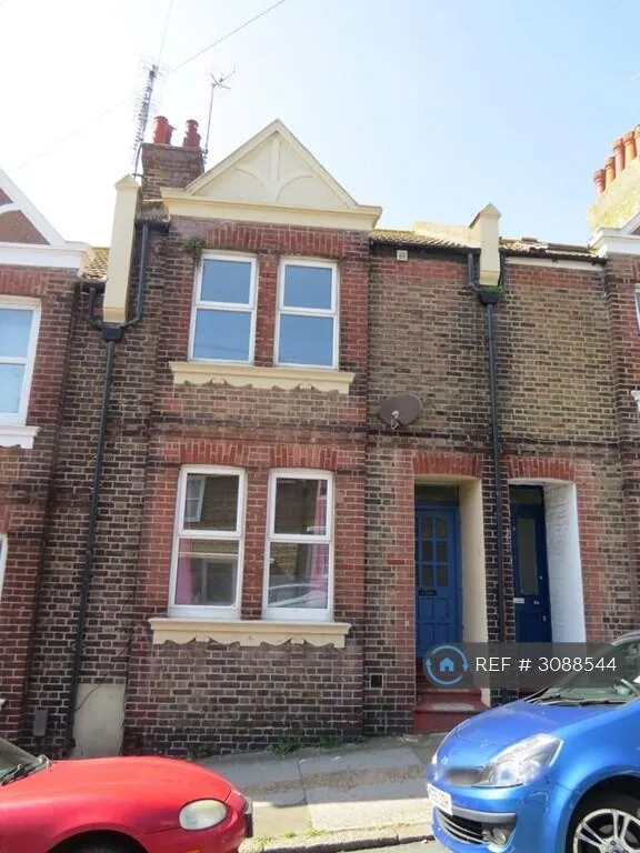 5 bedroom terraced house for rent