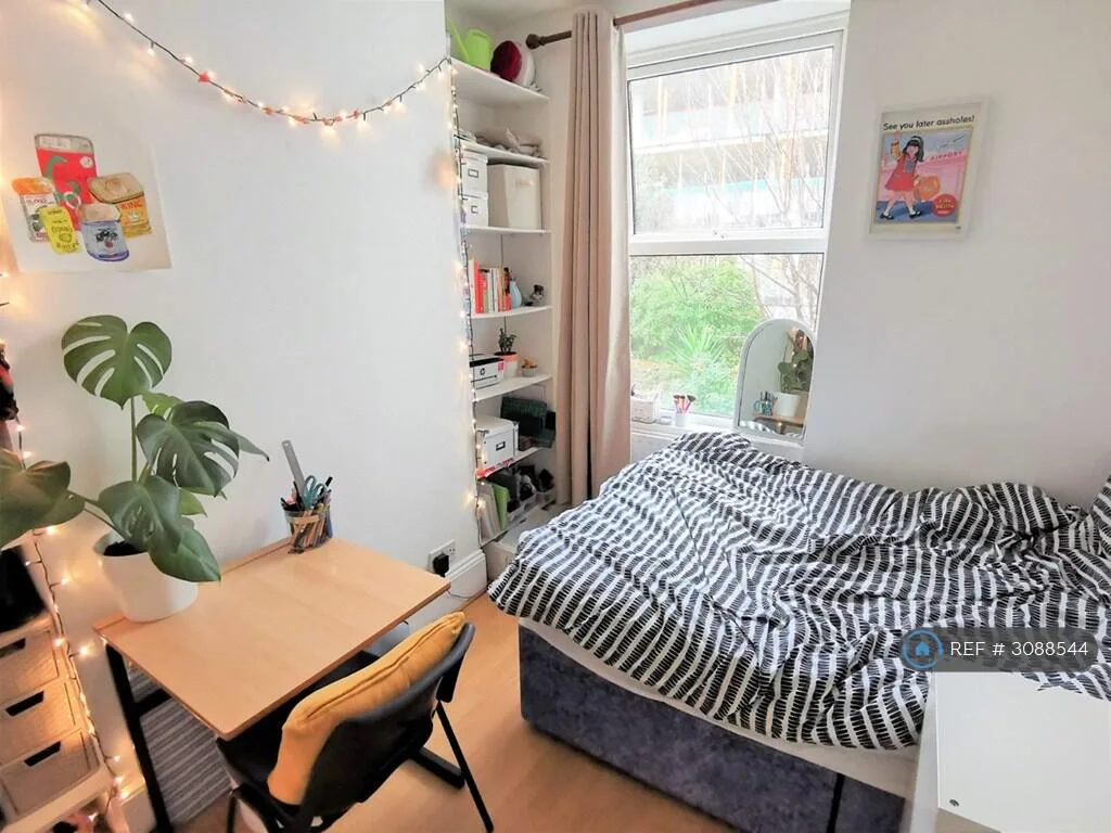5 bedroom terraced house for rent