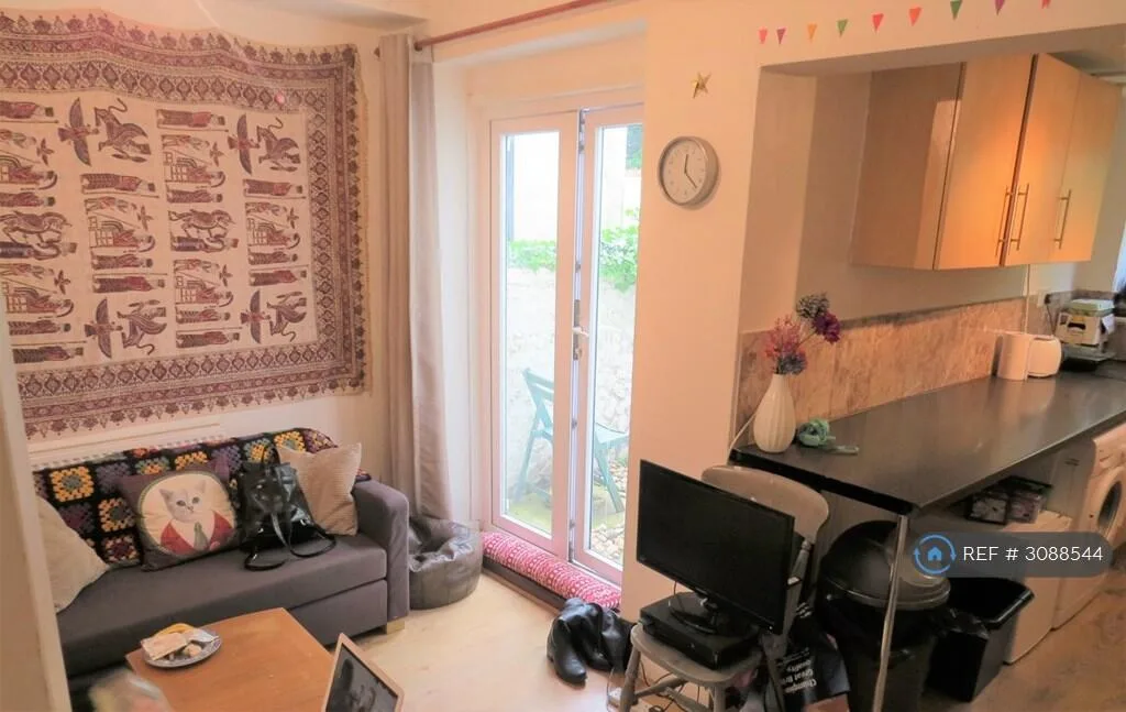 5 bedroom terraced house for rent