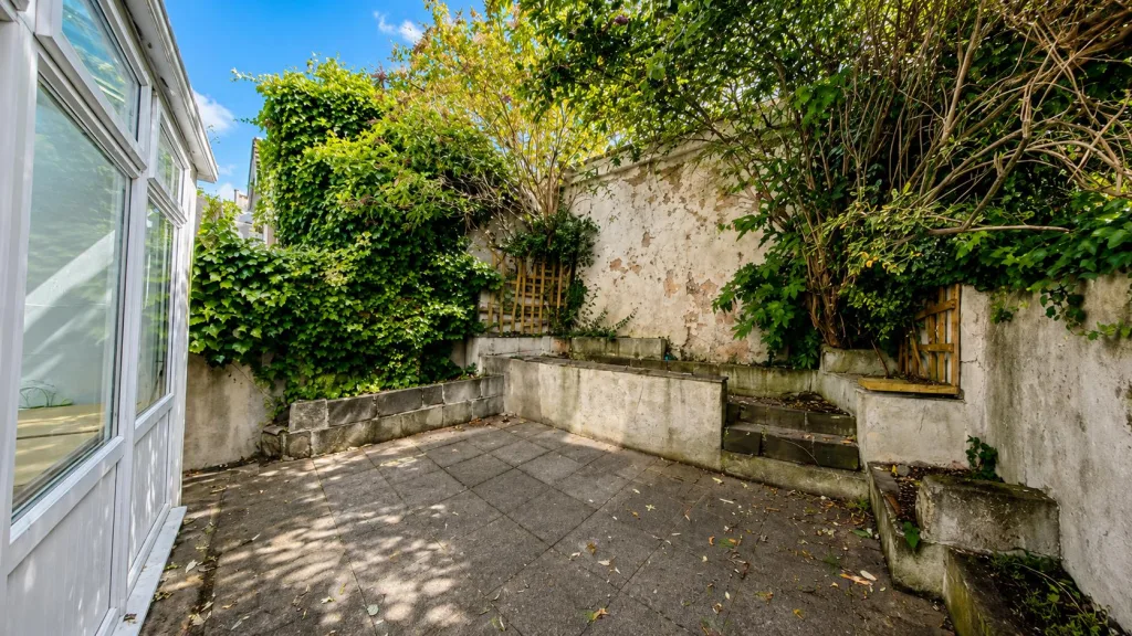 5 bedroom end of terrace house for rent