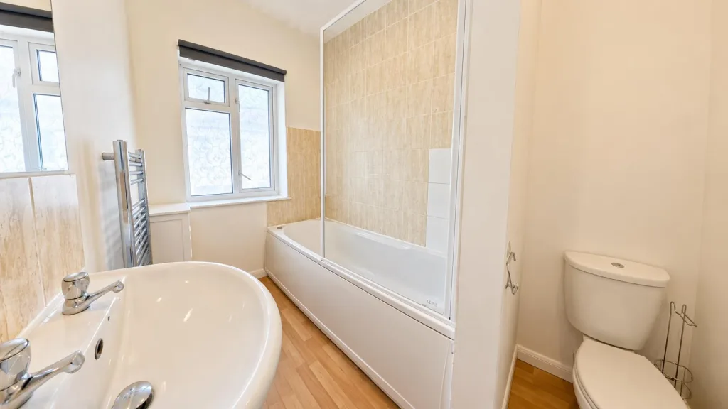5 bedroom end of terrace house for rent