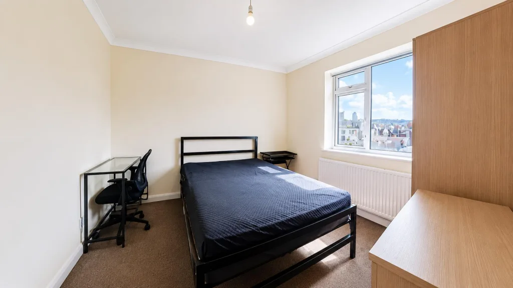 5 bedroom end of terrace house for rent