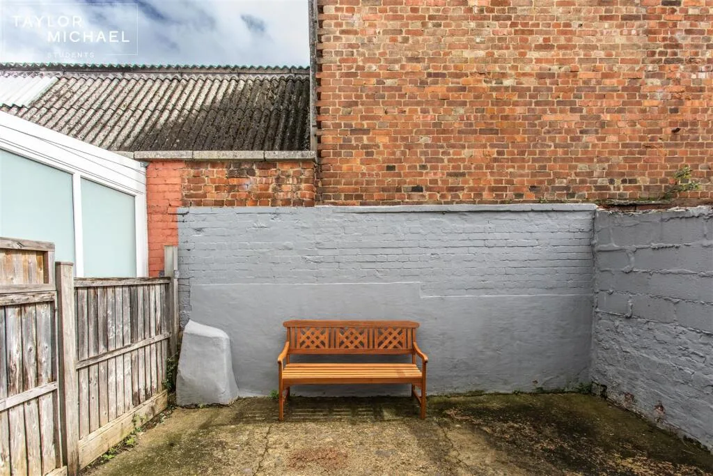 4 bedroom terraced house for rent
