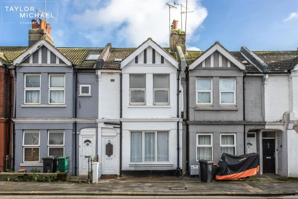 4 bedroom terraced house for rent