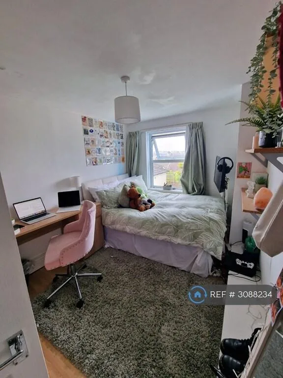 5 bedroom terraced house for rent