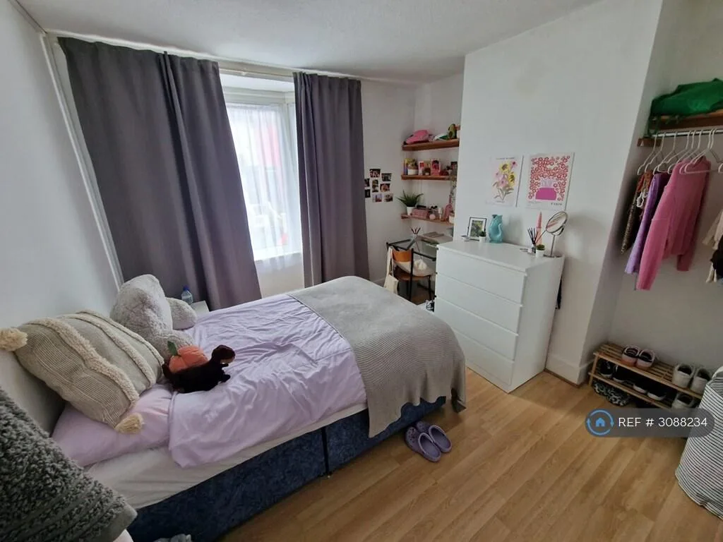 5 bedroom terraced house for rent