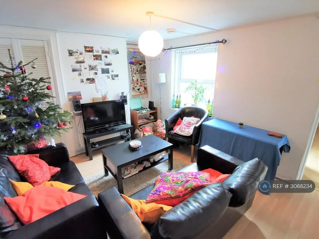 5 bedroom terraced house for rent