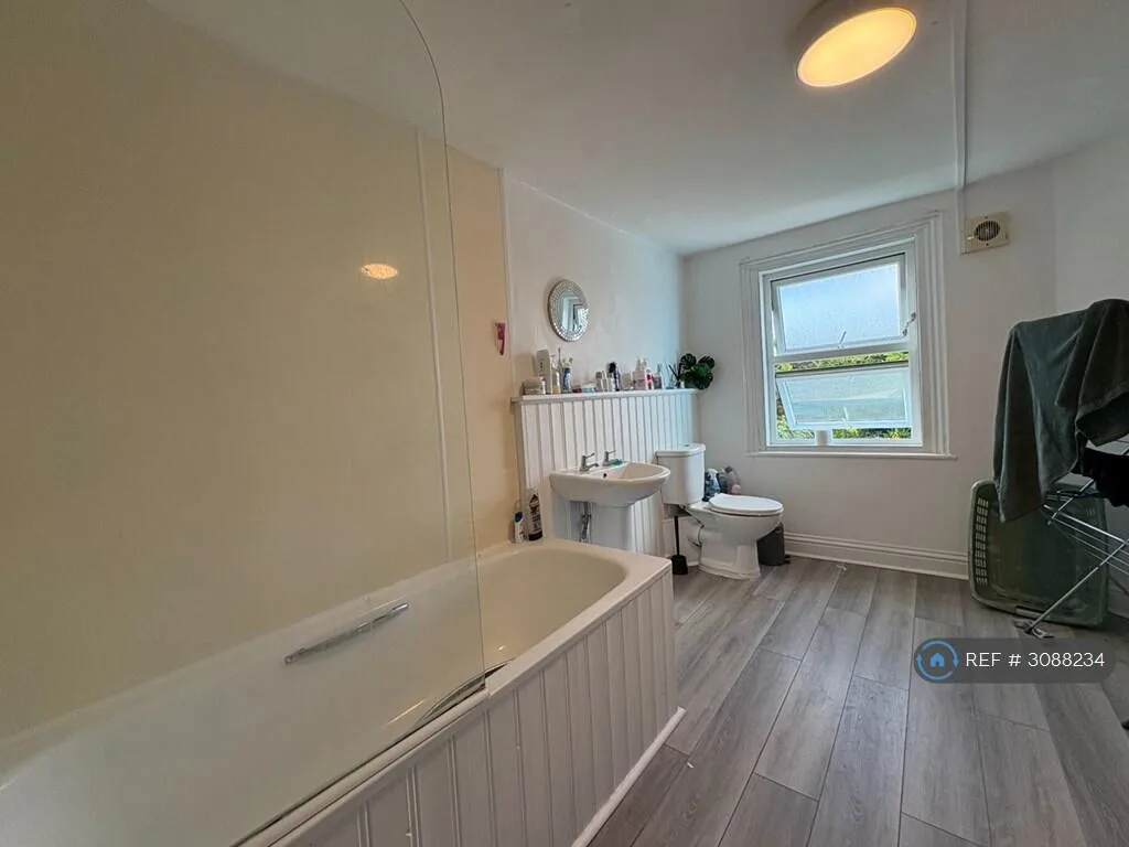 5 bedroom terraced house for rent