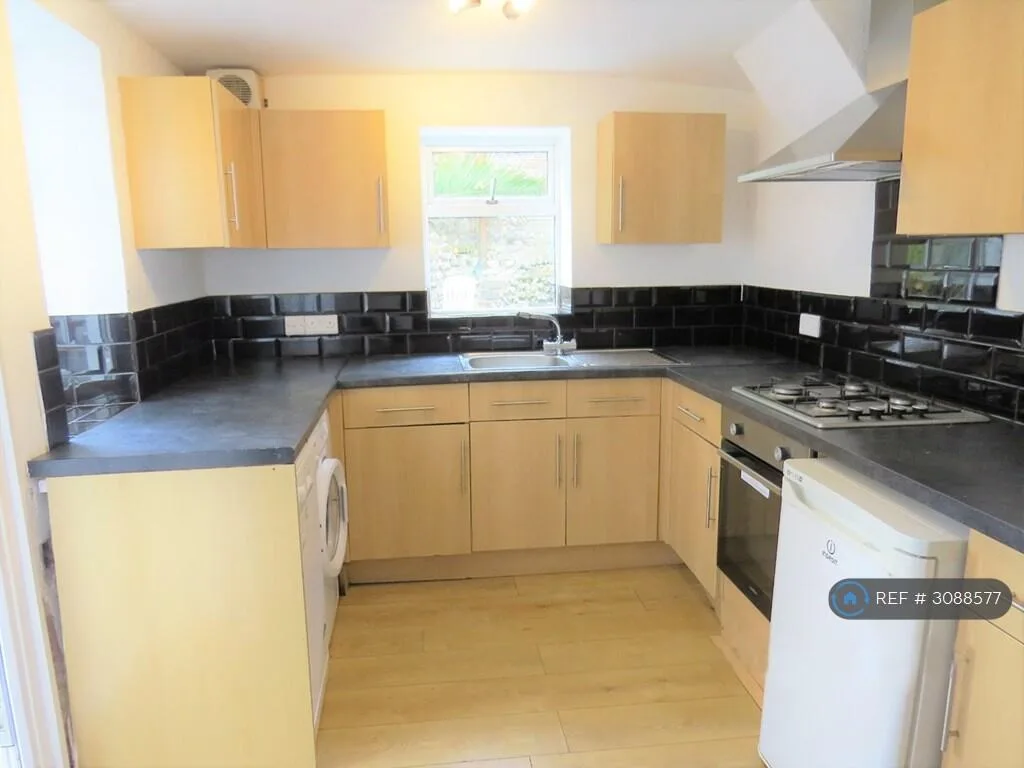 6 bedroom terraced house for rent