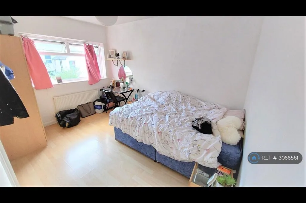 6 bedroom terraced house for rent