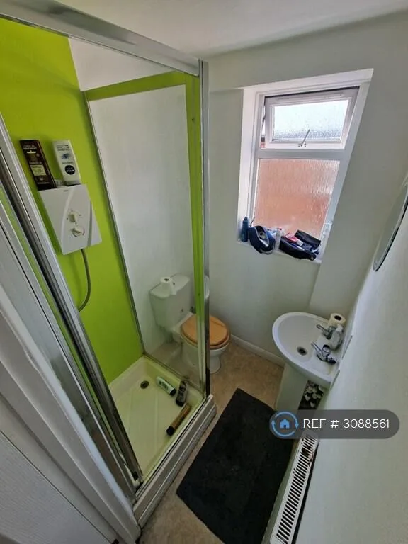 6 bedroom terraced house for rent