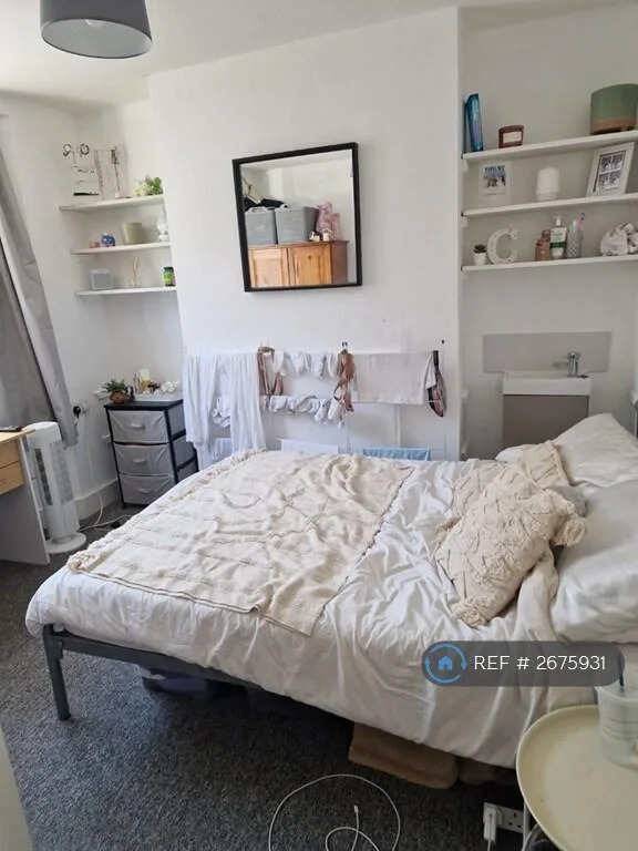 5 bedroom terraced house for rent