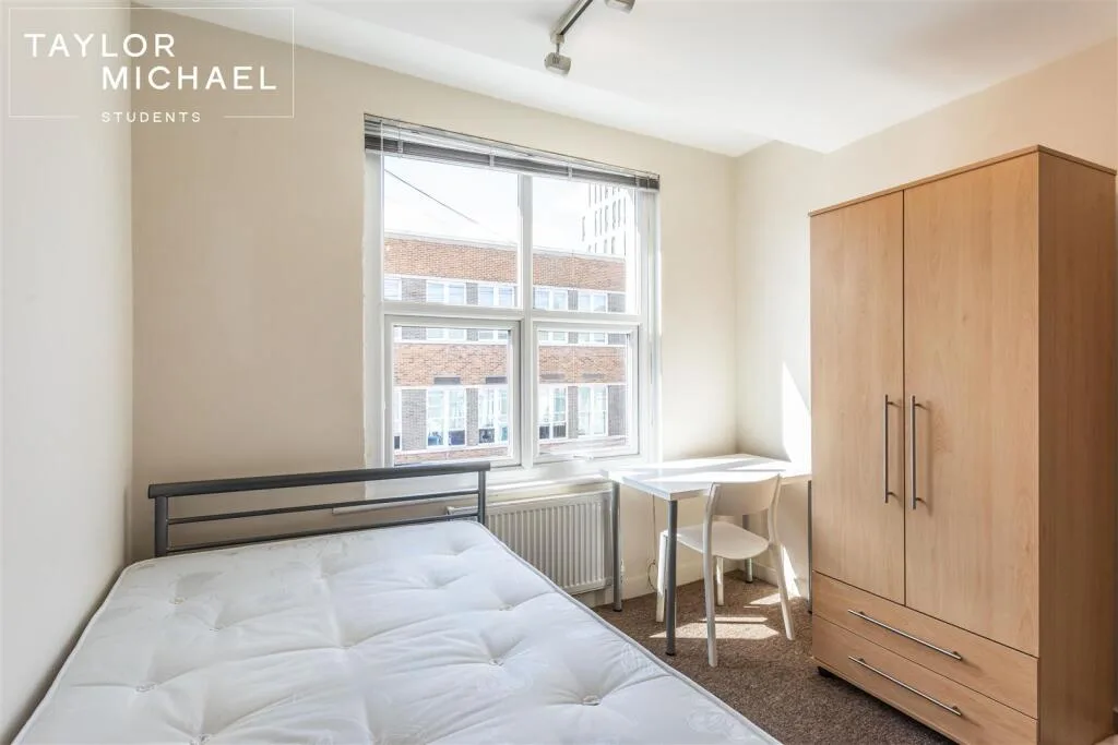 5 bedroom terraced house for rent