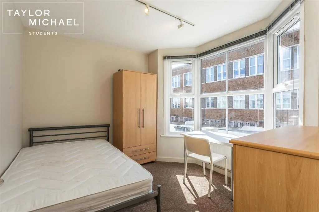 5 bedroom terraced house for rent