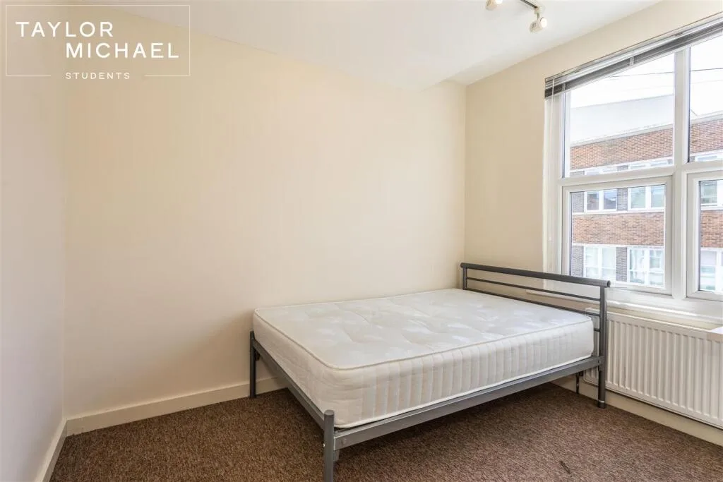 5 bedroom terraced house for rent