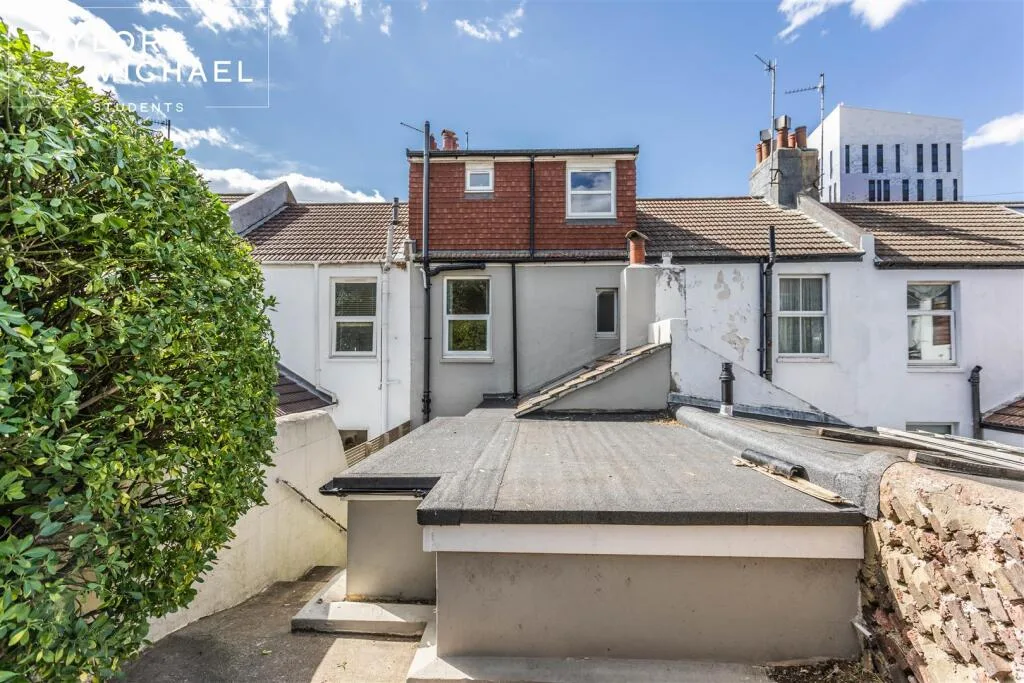 5 bedroom terraced house for rent
