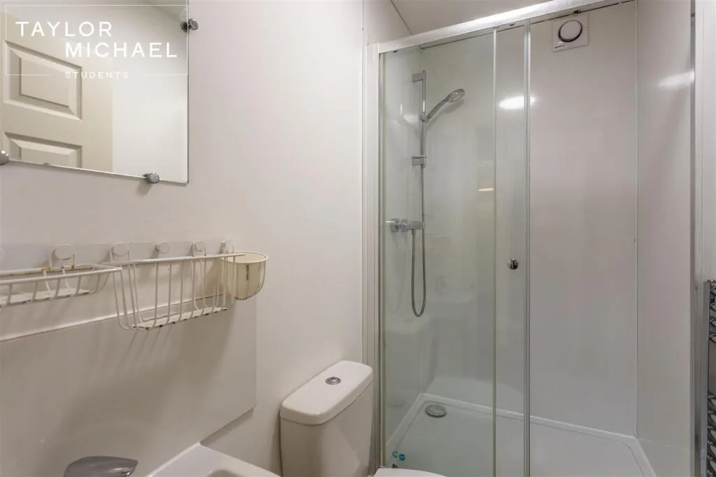 5 bedroom terraced house for rent