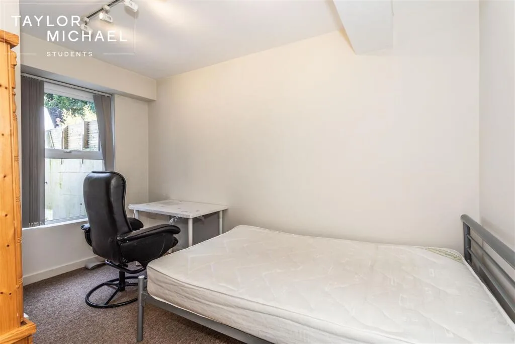 5 bedroom terraced house for rent