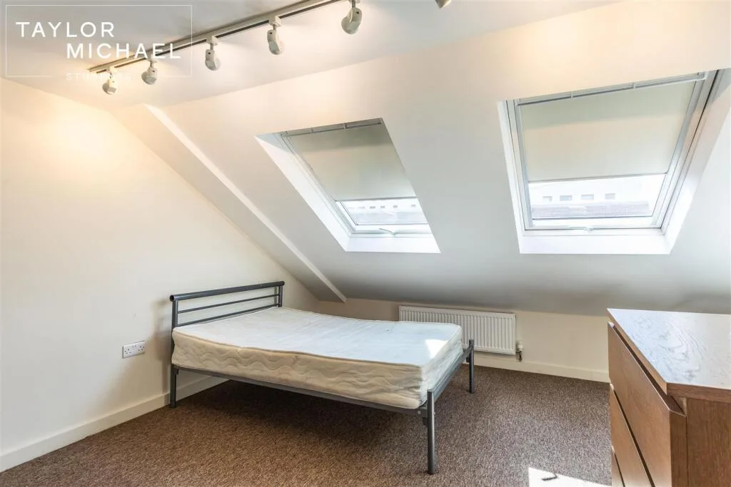 5 bedroom terraced house for rent