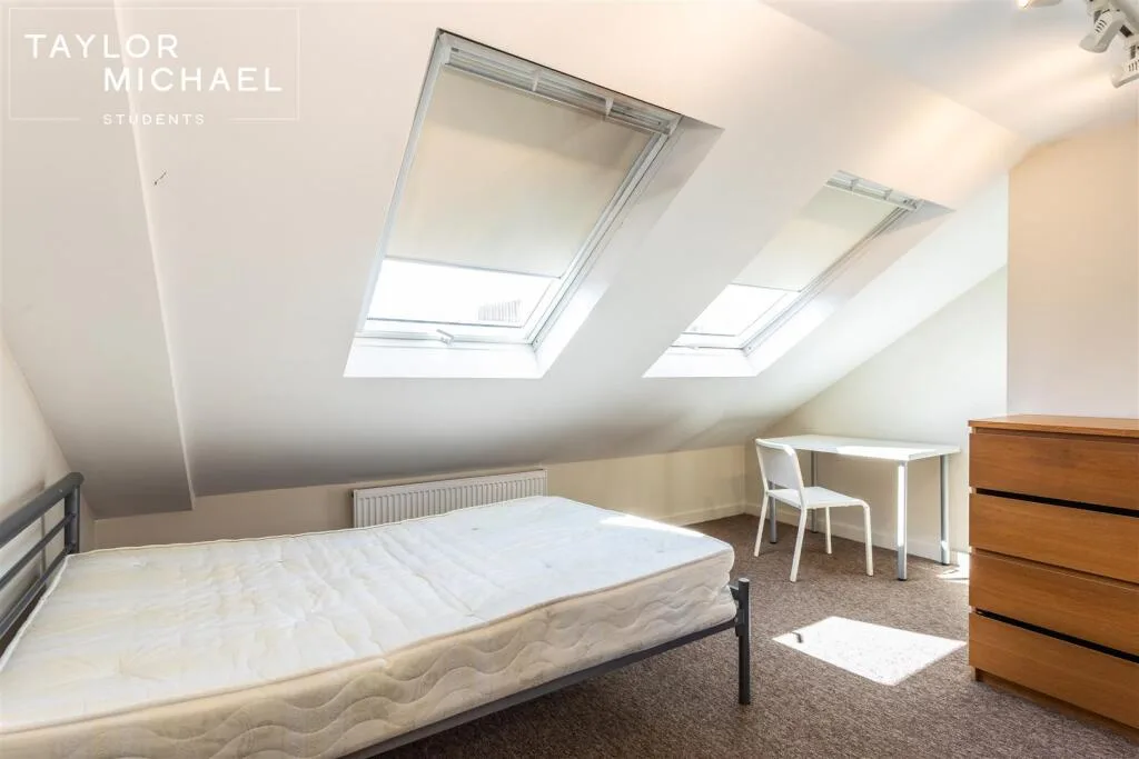 5 bedroom terraced house for rent