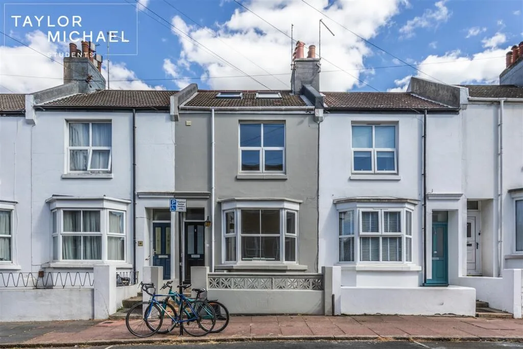 5 bedroom terraced house for rent