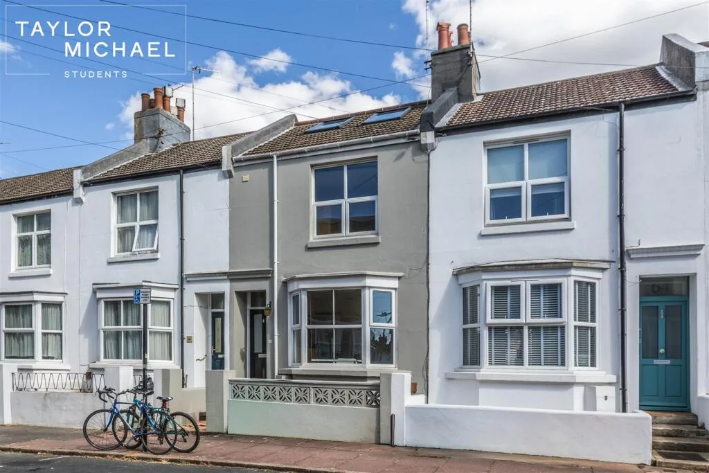 5 bedroom terraced house for rent