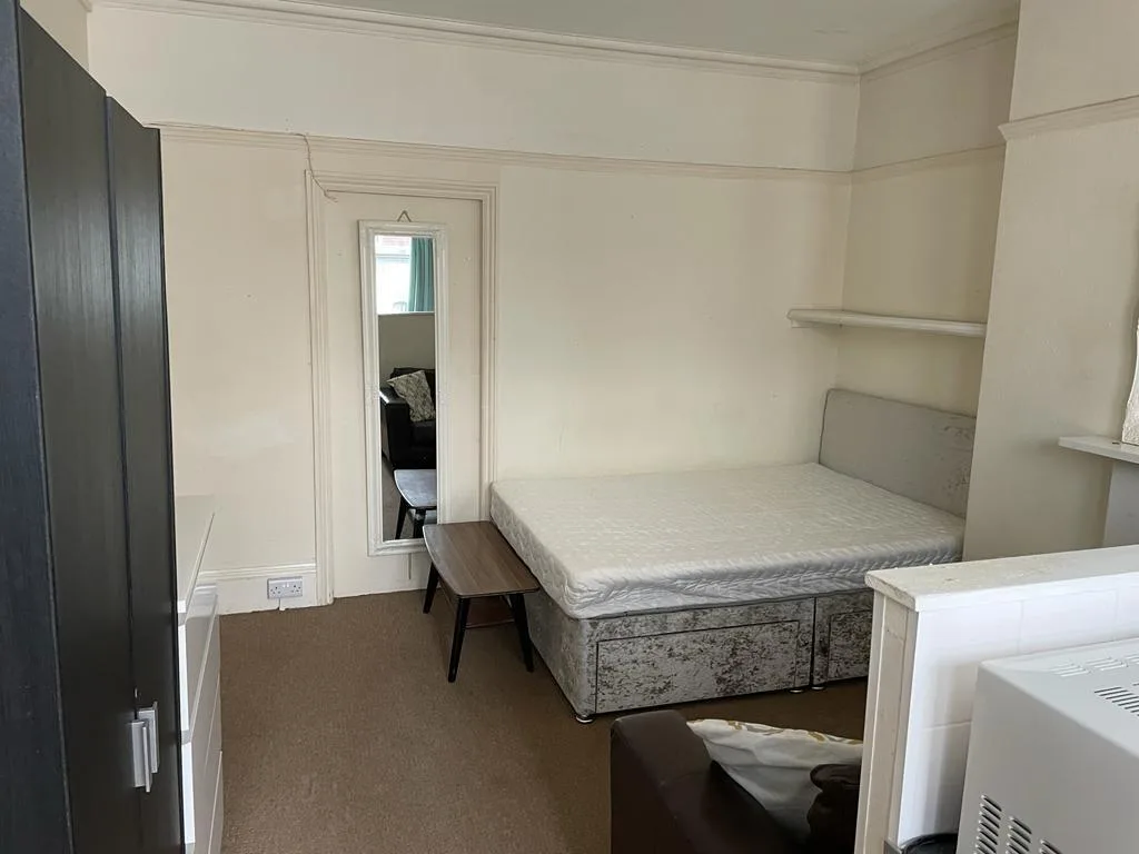 Studio flat for rent