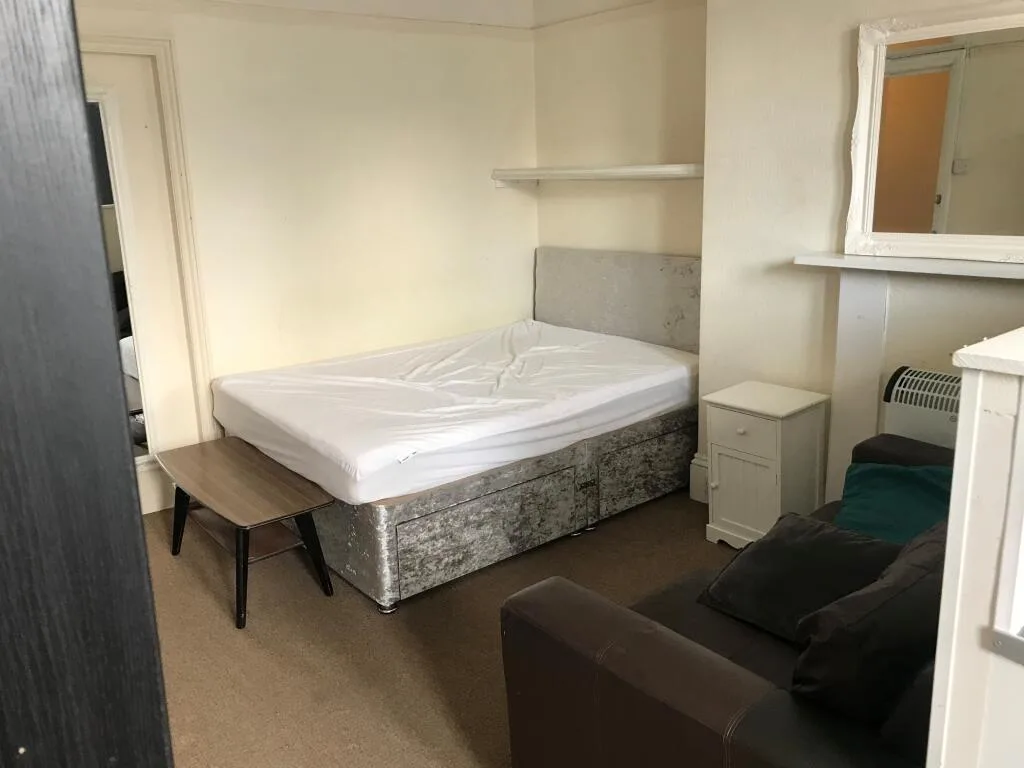 Studio flat for rent