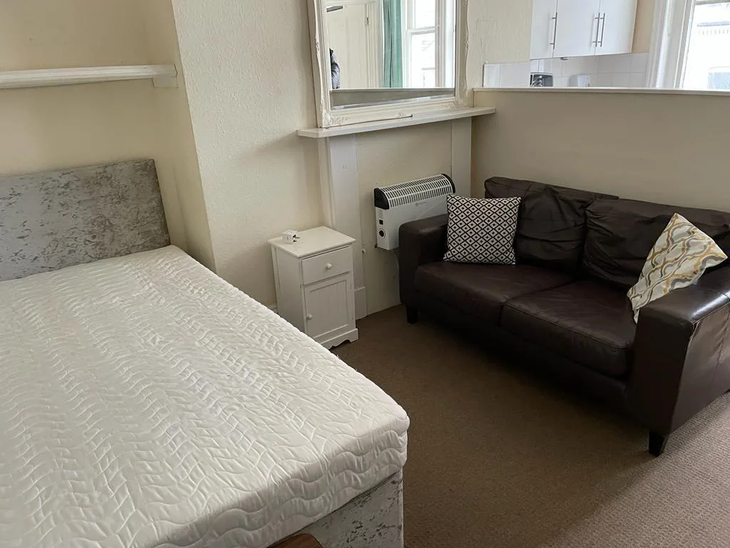 Studio flat for rent