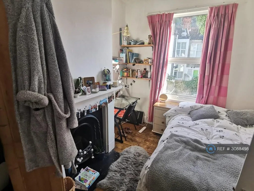 5 bedroom terraced house for rent