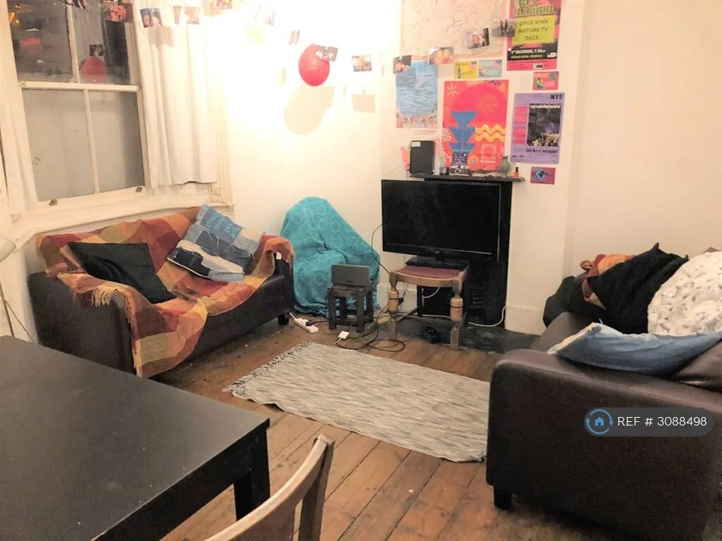 5 bedroom terraced house for rent