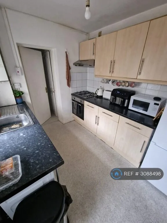 5 bedroom terraced house for rent