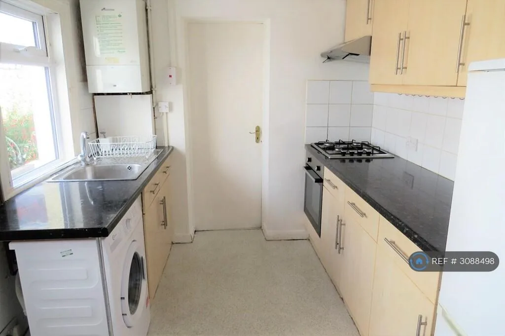 5 bedroom terraced house for rent