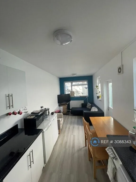 6 bedroom terraced house for rent