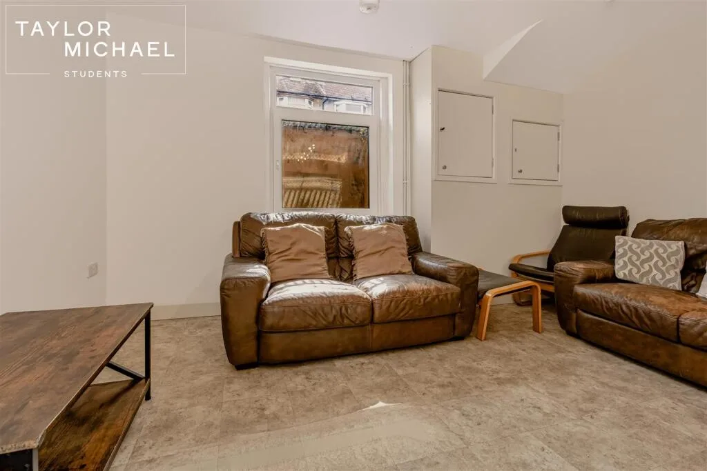 6 bedroom terraced house for rent