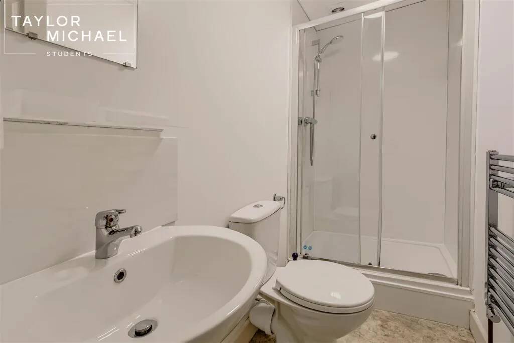 6 bedroom terraced house for rent