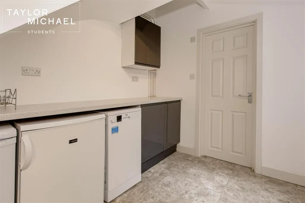 6 bedroom terraced house for rent