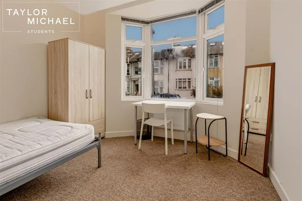 6 bedroom terraced house for rent