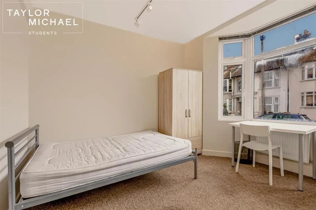 6 bedroom terraced house for rent
