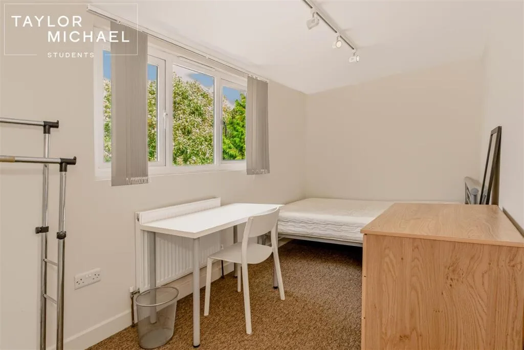 6 bedroom terraced house for rent