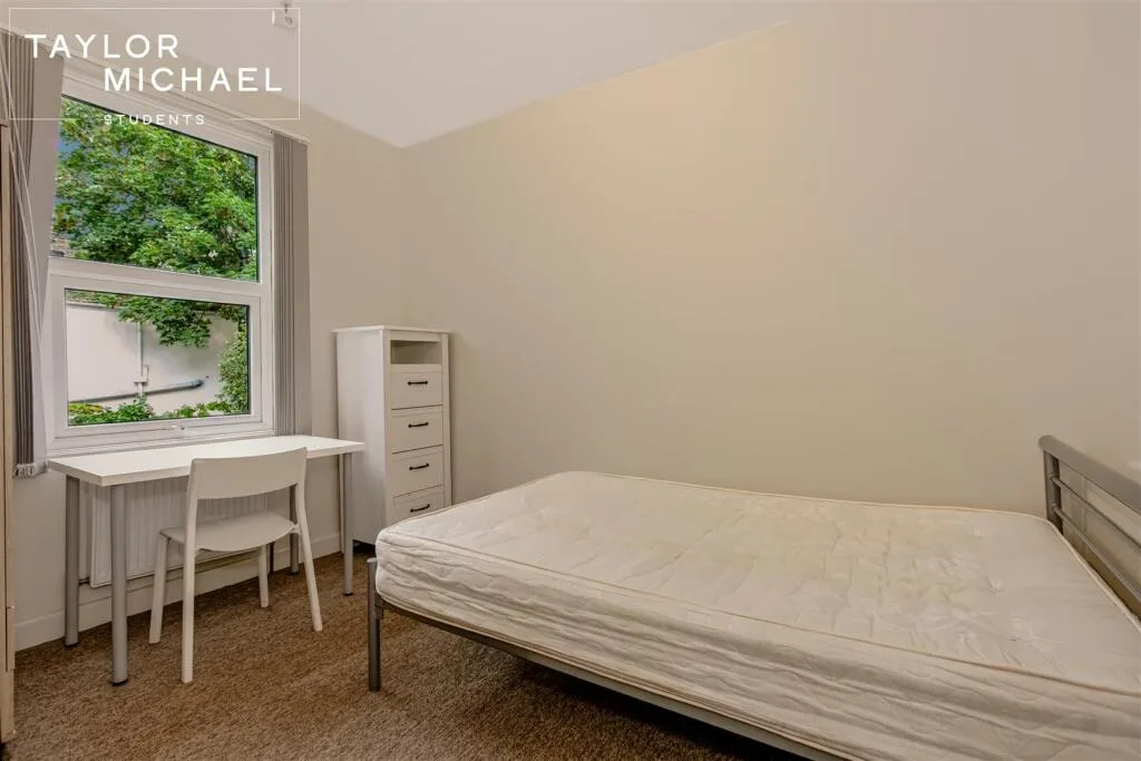 6 bedroom terraced house for rent