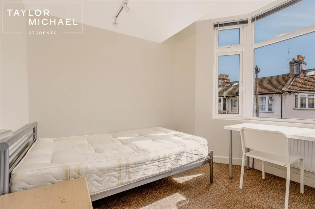 6 bedroom terraced house for rent
