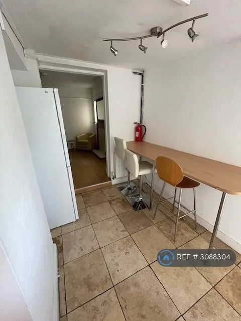 7 bedroom end of terrace house for rent